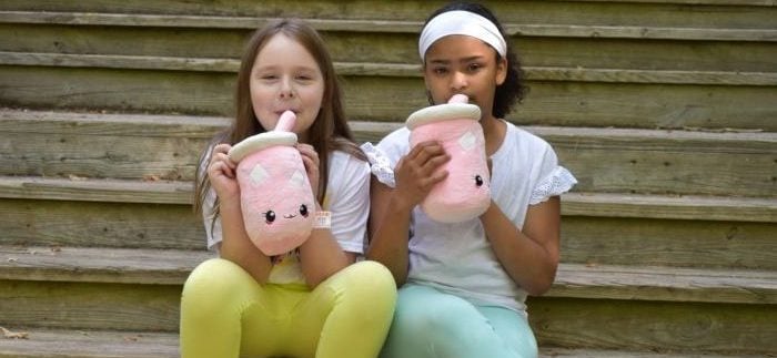 Following April Gala, Zoe Looks Ahead to ‘Pink Lemonade Soda’ Summer