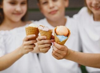 Kids eating ice cream cones